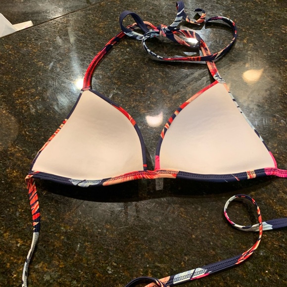 PINK vs swim top! - Picture 4 of 6